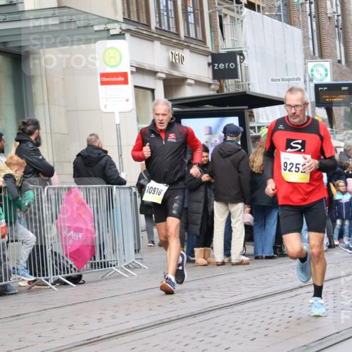 05.10.2025 - 20. swb-Marathon Bremen Strokosch-Dieckow http://msf.ph/oto/9246357 05.10.2025 10:51:15 Ziel 8333, 9252, 9259, 9268, 9506, 10321, 10376, 10436, 10556, 10584, 10716, 10918, 10928, 10968, 11177, 11484, 11689, 11696, 8333, 9252, 9259, 9268, 9506, 10321, 10376, 10436, 10556, 10584, 10716, 10918, 10928, 10968, 11177, 11484, 11689, 11696 meine-sportfotos.de