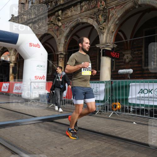 05.10.2025 - 20. swb-Marathon Bremen Yannick Fuchs http://msf.ph/oto/9246364 05.10.2025 10:42:48 Ziel 10592, 11178 meine-sportfotos.de