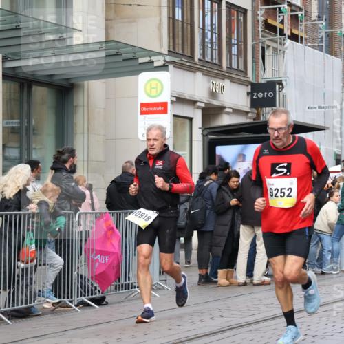 05.10.2025 - 20. swb-Marathon Bremen Strokosch-Dieckow http://msf.ph/oto/9246365 05.10.2025 10:51:15 Ziel 8333, 9252, 9259, 9268, 9506, 10321, 10376, 10436, 10556, 10584, 10716, 10918, 10928, 10968, 11177, 11484, 11689, 11696, 8333, 9252, 9259, 9268, 9506, 10321, 10376, 10436, 10556, 10584, 10716, 10918, 10928, 10968, 11177, 11484, 11689, 11696 meine-sportfotos.de