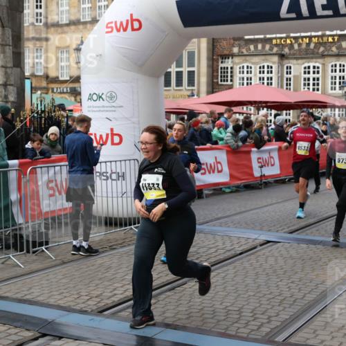 05.10.2025 - 20. swb-Marathon Bremen Yannick Fuchs http://msf.ph/oto/9246373 05.10.2025 11:10:26 Ziel 8533, 9734, 9806, 10189, 10280, 11261, 11333 meine-sportfotos.de