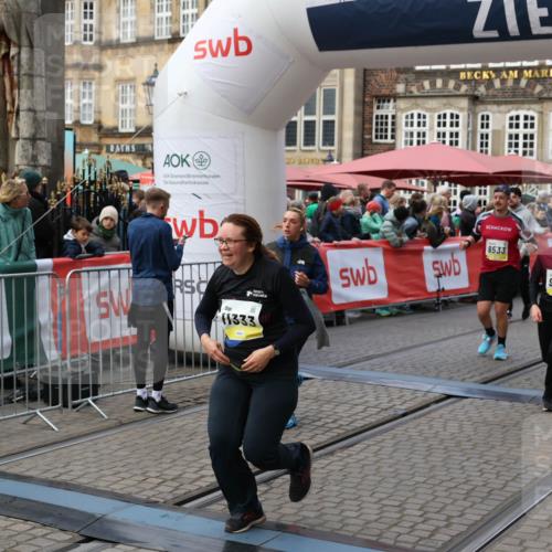 05.10.2025 - 20. swb-Marathon Bremen Yannick Fuchs http://msf.ph/oto/9246391 05.10.2025 11:10:26 Ziel 8533, 9734, 9806, 10189, 10280, 11261, 11333 meine-sportfotos.de