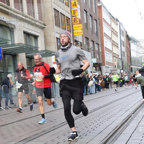 05.10.2025 - 20. swb-Marathon Bremen Strokosch-Dieckow http://msf.ph/oto/9246418 05.10.2025 10:51:17 Ziel 8333, 9004, 9252, 9259, 9268, 9506, 10321, 10436, 10556, 10584, 10716, 10918, 10928, 10968, 11177, 11361, 11484, 11689, 11696, 8333, 9004, 9252, 9259, 9268, 9506, 10321, 10436, 10556, 10584, 10716, 10918, 10928, 10968, 11177, 11361, 11484, 11689, 11696 meine-sportfotos.de