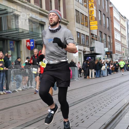 05.10.2025 - 20. swb-Marathon Bremen Strokosch-Dieckow http://msf.ph/oto/9246430 05.10.2025 10:51:17 Ziel 8333, 9004, 9252, 9259, 9268, 9506, 10321, 10436, 10556, 10584, 10716, 10918, 10928, 10968, 11177, 11361, 11484, 11689, 11696, 8333, 9004, 9252, 9259, 9268, 9506, 10321, 10436, 10556, 10584, 10716, 10918, 10928, 10968, 11177, 11361, 11484, 11689, 11696 meine-sportfotos.de