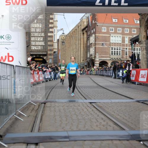 05.10.2025 - 20. swb-Marathon Bremen Yannick Fuchs http://msf.ph/oto/9246449 05.10.2025 10:42:55 Ziel 9524, 11640 meine-sportfotos.de