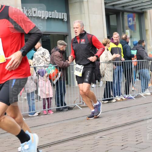 05.10.2025 - 20. swb-Marathon Bremen Strokosch-Dieckow http://msf.ph/oto/9246466 05.10.2025 10:51:18 Ziel 8333, 9004, 9252, 9259, 9268, 9506, 10321, 10436, 10584, 10716, 10918, 10928, 10968, 11177, 11361, 11484, 11689, 11696, 8333, 9004, 9252, 9259, 9268, 9506, 10321, 10436, 10584, 10716, 10918, 10928, 10968, 11177, 11361, 11484, 11689, 11696 meine-sportfotos.de