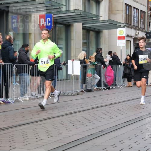 05.10.2025 - 20. swb-Marathon Bremen Strokosch-Dieckow http://msf.ph/oto/9246477 05.10.2025 10:51:23 Ziel 8333, 9004, 9252, 9259, 9268, 9506, 10436, 10584, 10716, 10918, 10928, 10968, 11080, 11361, 11394, 11484, 11689, 11696, 8333, 9004, 9252, 9259, 9268, 9506, 10436, 10584, 10716, 10918, 10928, 10968, 11080, 11361, 11394, 11484, 11689, 11696 meine-sportfotos.de