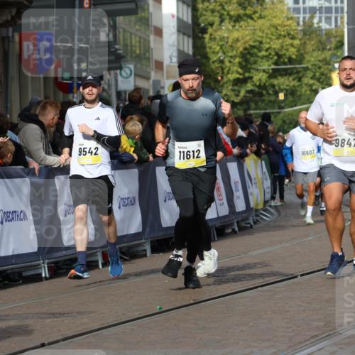 05.10.2025 - 20. swb-Marathon Bremen Strokosch-Dieckow http://msf.ph/oto/9246480 05.10.2025 10:58:53 Ziel 9349, 9518, 9542, 9601, 9847, 9977, 10080, 10560, 10588, 11290, 11483, 11612 meine-sportfotos.de