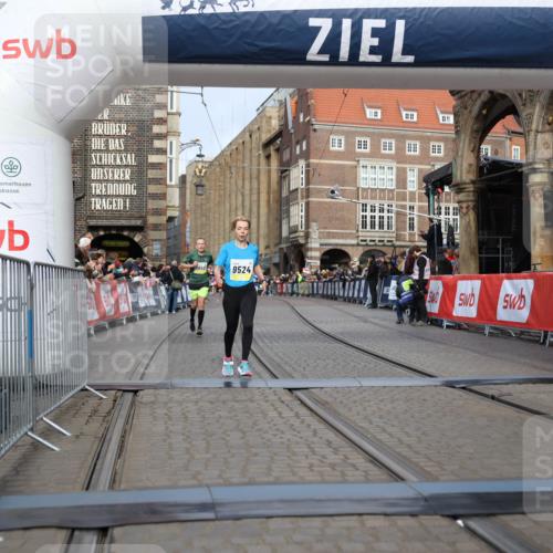 05.10.2025 - 20. swb-Marathon Bremen Yannick Fuchs http://msf.ph/oto/9246492 05.10.2025 10:42:56 Ziel 9524, 11640 meine-sportfotos.de