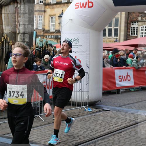 05.10.2025 - 20. swb-Marathon Bremen Yannick Fuchs http://msf.ph/oto/9246500 05.10.2025 11:10:28 Ziel 8533, 9734, 9806, 10189, 10280, 11333, 11388 meine-sportfotos.de