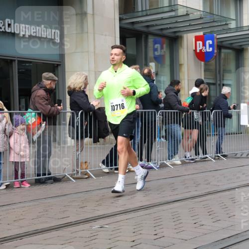 05.10.2025 - 20. swb-Marathon Bremen Strokosch-Dieckow http://msf.ph/oto/9246502 05.10.2025 10:51:24 Ziel 8333, 9004, 9252, 9259, 9268, 9506, 10436, 10584, 10716, 10817, 10918, 10928, 10968, 11080, 11361, 11394, 11484, 11689, 11696, 8333, 9004, 9252, 9259, 9268, 9506, 10436, 10584, 10716, 10817, 10918, 10928, 10968, 11080, 11361, 11394, 11484, 11689, 11696 meine-sportfotos.de