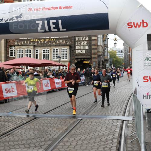 05.10.2025 - 20. swb-Marathon Bremen Yannick Fuchs http://msf.ph/oto/9246503 05.10.2025 11:12:04 Ziel 7007, 9420, 9648, 9784, 10815, 10839, 11215, 11563 meine-sportfotos.de