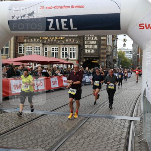 05.10.2025 - 20. swb-Marathon Bremen Yannick Fuchs http://msf.ph/oto/9246517 05.10.2025 11:12:04 Ziel 7007, 9420, 9648, 9784, 10815, 10839, 11215, 11563 meine-sportfotos.de
