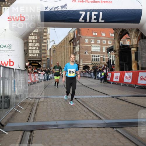 05.10.2025 - 20. swb-Marathon Bremen Yannick Fuchs http://msf.ph/oto/9246522 05.10.2025 10:42:56 Ziel 9524, 11640 meine-sportfotos.de