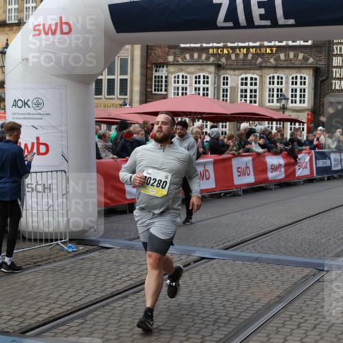 05.10.2025 - 20. swb-Marathon Bremen Yannick Fuchs http://msf.ph/oto/9246530 05.10.2025 11:10:29 Ziel 8533, 9734, 10189, 10280, 11333, 11388 meine-sportfotos.de