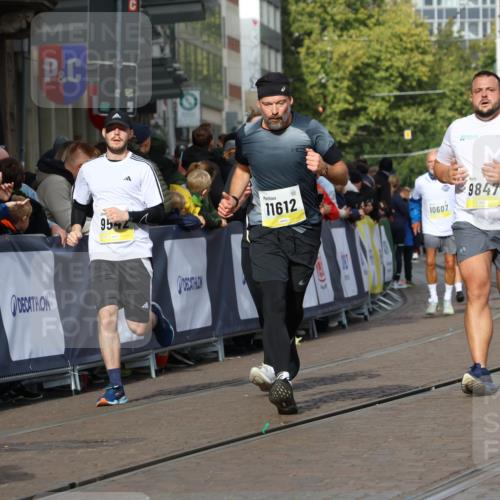 05.10.2025 - 20. swb-Marathon Bremen Strokosch-Dieckow http://msf.ph/oto/9246532 05.10.2025 10:58:54 Ziel 9349, 9518, 9542, 9601, 9847, 9977, 10080, 10560, 10588, 11483, 11612 meine-sportfotos.de