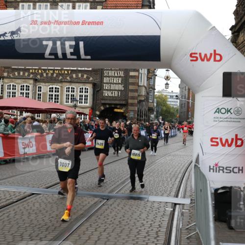 05.10.2025 - 20. swb-Marathon Bremen Yannick Fuchs http://msf.ph/oto/9246548 05.10.2025 11:12:05 Ziel 7007, 9420, 9784, 9867, 10815, 10839, 11215, 11563 meine-sportfotos.de