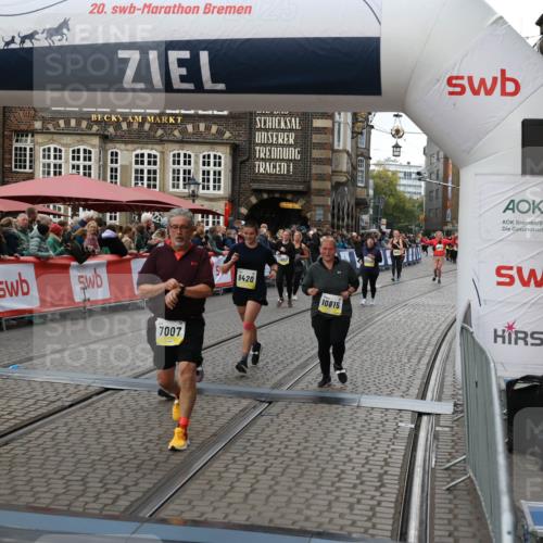 05.10.2025 - 20. swb-Marathon Bremen Yannick Fuchs http://msf.ph/oto/9246558 05.10.2025 11:12:05 Ziel 7007, 9420, 9784, 9867, 10815, 10839, 11215, 11563 meine-sportfotos.de