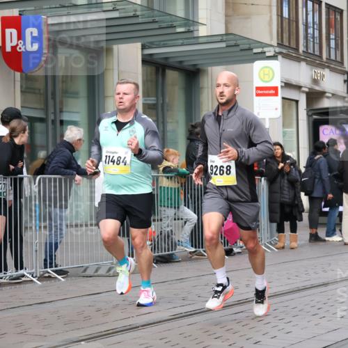 05.10.2025 - 20. swb-Marathon Bremen Strokosch-Dieckow http://msf.ph/oto/9246566 05.10.2025 10:51:26 Ziel 8333, 9004, 9252, 9259, 9268, 9506, 9683, 10380, 10436, 10581, 10584, 10625, 10716, 10817, 10918, 10928, 10968, 11080, 11136, 11325, 11361, 11394, 11484, 11689, 11696, 8333, 9004, 9252, 9259, 9268, 9506, 9683, 10380, 10436, 10581, 10584, 10625, 10716, 10817, 10918, 10928, 10968, 11080, 11136, 11325, 11361, 11394, 11484, 11689, 11696 meine-sportfotos.de