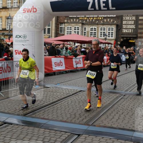 05.10.2025 - 20. swb-Marathon Bremen Yannick Fuchs http://msf.ph/oto/9246569 05.10.2025 11:12:05 Ziel 7007, 9420, 9784, 9867, 10815, 10839, 11215, 11563 meine-sportfotos.de