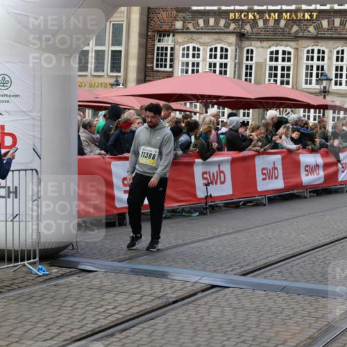 05.10.2025 - 20. swb-Marathon Bremen Yannick Fuchs http://msf.ph/oto/9246570 05.10.2025 11:10:30 Ziel 8225, 8533, 9734, 9895, 10189, 10280, 10288, 10552, 11333, 11388 meine-sportfotos.de