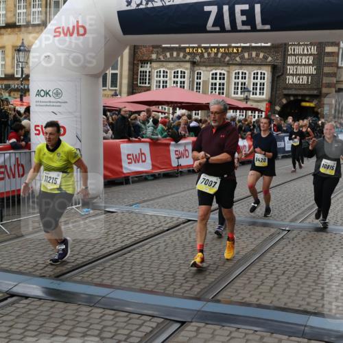 05.10.2025 - 20. swb-Marathon Bremen Yannick Fuchs http://msf.ph/oto/9246578 05.10.2025 11:12:05 Ziel 7007, 9420, 9784, 9867, 10815, 10839, 11215, 11563 meine-sportfotos.de