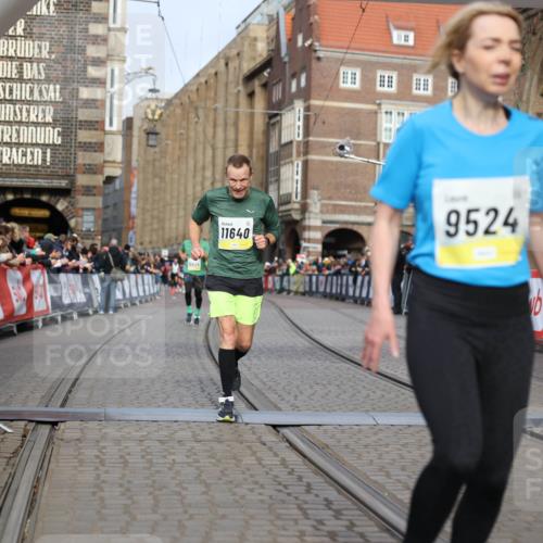 05.10.2025 - 20. swb-Marathon Bremen Yannick Fuchs http://msf.ph/oto/9246583 05.10.2025 10:42:58 Ziel 9524, 11640 meine-sportfotos.de