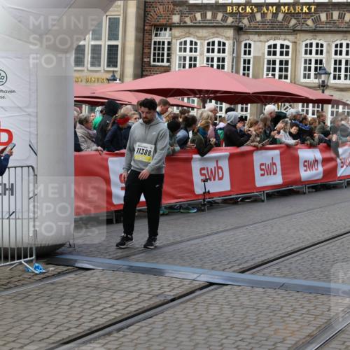 05.10.2025 - 20. swb-Marathon Bremen Yannick Fuchs http://msf.ph/oto/9246587 05.10.2025 11:10:30 Ziel 8225, 8533, 9734, 9895, 10189, 10280, 10288, 10552, 11333, 11388 meine-sportfotos.de