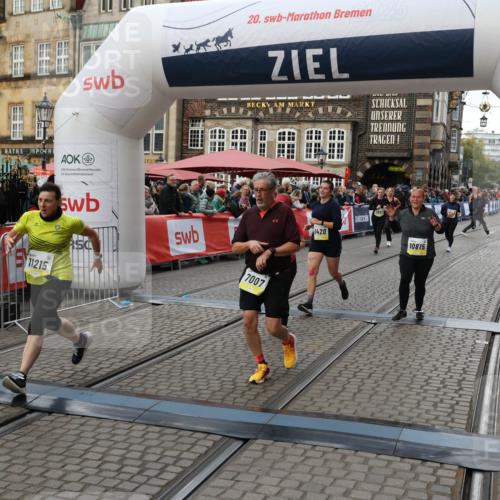05.10.2025 - 20. swb-Marathon Bremen Yannick Fuchs http://msf.ph/oto/9246589 05.10.2025 11:12:05 Ziel 7007, 9420, 9784, 9867, 10815, 10839, 11215, 11563 meine-sportfotos.de
