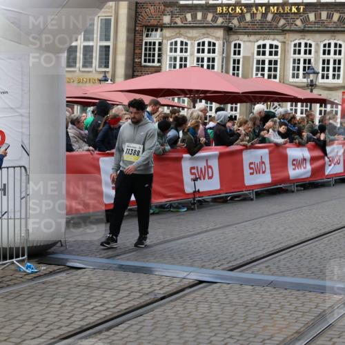 05.10.2025 - 20. swb-Marathon Bremen Yannick Fuchs http://msf.ph/oto/9246592 05.10.2025 11:10:30 Ziel 8225, 8533, 9734, 9895, 10189, 10280, 10288, 10552, 11333, 11388 meine-sportfotos.de