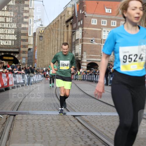 05.10.2025 - 20. swb-Marathon Bremen Yannick Fuchs http://msf.ph/oto/9246594 05.10.2025 10:42:58 Ziel 9524, 11640 meine-sportfotos.de