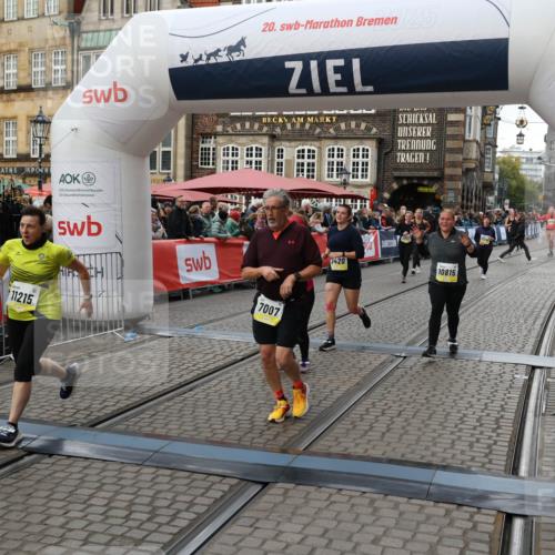 05.10.2025 - 20. swb-Marathon Bremen Yannick Fuchs http://msf.ph/oto/9246599 05.10.2025 11:12:05 Ziel 7007, 9420, 9784, 9867, 10815, 10839, 11215, 11563 meine-sportfotos.de