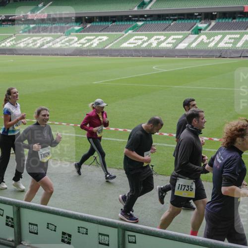 05.10.2025 - 20. swb-Marathon Bremen Michael Burmester http://msf.ph/oto/9246607 05.10.2025 10:38:05 Laufen im Stadion 7621, 7776, 8574, 9189, 9210, 9237, 9360, 9365, 9426, 9432, 9448, 9468, 9486, 9498, 9532, 9536, 9642, 9647, 9684, 9707, 9748, 9750, 9813, 9846, 9858, 9893, 10033, 10056, 10098, 10130, 10167, 10194, 10265, 10271, 10274, 10278, 10301, 10437, 10471, 10477, 10485, 10510, 10530, 10595, 10598, 10611, 10678, 10711, 10713, 10777, 10803, 10804, 10825, 10826, 10829, 10837, 10872, 10876, 10995, 11001, 11050, 11121, 11124, 11150, 11162, 11183, 11415, 9381, 9531 meine-sportfotos.de