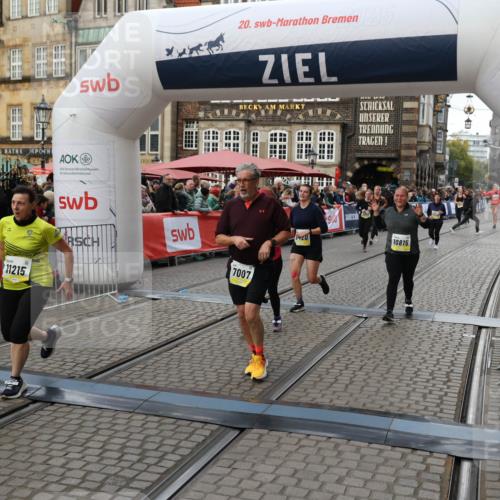 05.10.2025 - 20. swb-Marathon Bremen Yannick Fuchs http://msf.ph/oto/9246611 05.10.2025 11:12:05 Ziel 7007, 9420, 9784, 9867, 10815, 10839, 11215, 11563 meine-sportfotos.de