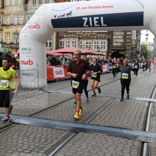 05.10.2025 - 20. swb-Marathon Bremen Yannick Fuchs http://msf.ph/oto/9246619 05.10.2025 11:12:05 Ziel 7007, 9420, 9784, 9867, 10815, 10839, 11215, 11563 meine-sportfotos.de