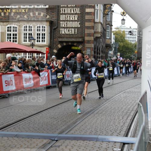 05.10.2025 - 20. swb-Marathon Bremen Yannick Fuchs http://msf.ph/oto/9246623 05.10.2025 11:10:31 Ziel 8225, 8533, 9734, 9895, 10189, 10280, 10288, 10552, 11333, 11388 meine-sportfotos.de
