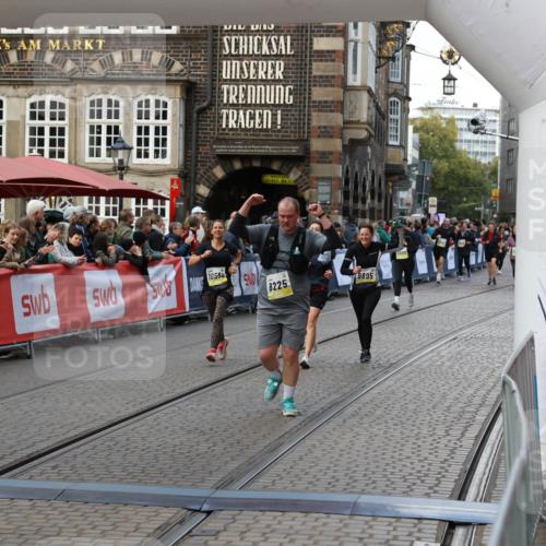05.10.2025 - 20. swb-Marathon Bremen Yannick Fuchs http://msf.ph/oto/9246628 05.10.2025 11:10:31 Ziel 8225, 8533, 9734, 9895, 10189, 10280, 10288, 10552, 11333, 11388 meine-sportfotos.de