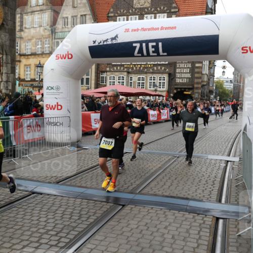 05.10.2025 - 20. swb-Marathon Bremen Yannick Fuchs http://msf.ph/oto/9246631 05.10.2025 11:12:06 Ziel 7007, 9420, 9726, 9867, 10815, 10839, 10849, 11215, 11563 meine-sportfotos.de