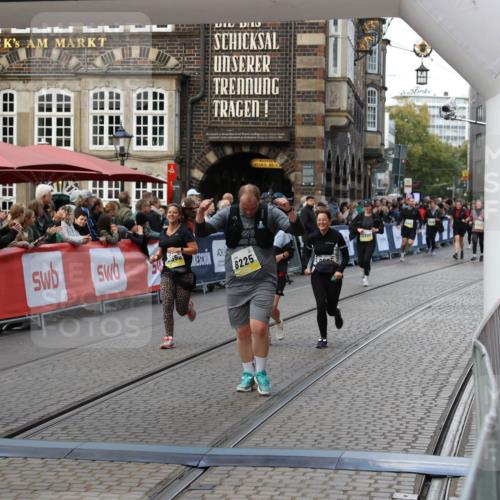 05.10.2025 - 20. swb-Marathon Bremen Yannick Fuchs http://msf.ph/oto/9246646 05.10.2025 11:10:32 Ziel 8225, 8533, 9734, 9895, 10189, 10280, 10288, 10552, 11388 meine-sportfotos.de