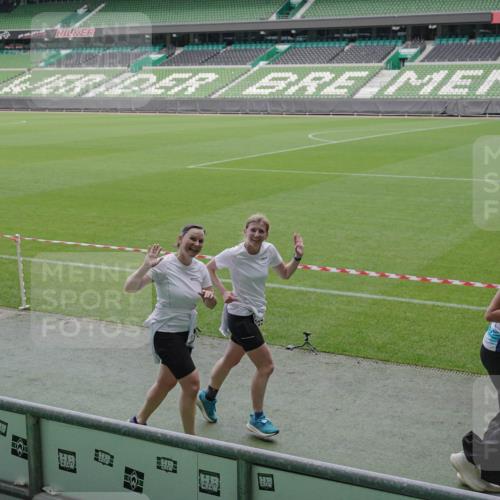 05.10.2025 - 20. swb-Marathon Bremen Michael Burmester http://msf.ph/oto/9246647 05.10.2025 10:38:07 Laufen im Stadion 7621, 7776, 8574, 9189, 9210, 9237, 9360, 9365, 9426, 9432, 9448, 9468, 9486, 9498, 9536, 9642, 9647, 9684, 9707, 9748, 9750, 9813, 9846, 9858, 9893, 9915, 9940, 10033, 10056, 10098, 10130, 10167, 10194, 10205, 10265, 10271, 10274, 10278, 10301, 10437, 10471, 10477, 10485, 10510, 10530, 10595, 10598, 10611, 10678, 10711, 10713, 10777, 10803, 10804, 10825, 10826, 10829, 10837, 10872, 10876, 10995, 11001, 11050, 11121, 11124, 11150, 11162, 11183, 11415, 9381, 9531 meine-sportfotos.de