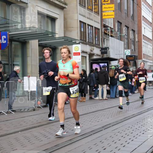 05.10.2025 - 20. swb-Marathon Bremen Strokosch-Dieckow http://msf.ph/oto/9246652 05.10.2025 10:51:27 Ziel 8333, 9004, 9259, 9268, 9506, 9683, 10380, 10436, 10581, 10584, 10625, 10716, 10817, 10918, 10968, 11080, 11136, 11325, 11361, 11394, 11484, 11689, 11696, 8333, 9004, 9259, 9268, 9506, 9683, 10380, 10436, 10581, 10584, 10625, 10716, 10817, 10918, 10968, 11080, 11136, 11325, 11361, 11394, 11484, 11689, 11696 meine-sportfotos.de