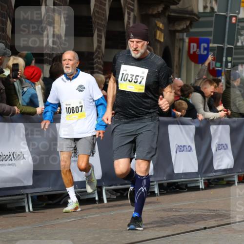 05.10.2025 - 20. swb-Marathon Bremen Strokosch-Dieckow http://msf.ph/oto/9246653 05.10.2025 10:59:01 Ziel 9601, 9692, 9847, 9977, 10357, 10588, 10594, 10607 meine-sportfotos.de