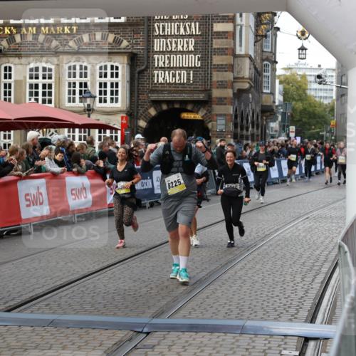 05.10.2025 - 20. swb-Marathon Bremen Yannick Fuchs http://msf.ph/oto/9246655 05.10.2025 11:10:32 Ziel 8225, 8533, 9734, 9895, 10189, 10280, 10288, 10552, 11388 meine-sportfotos.de