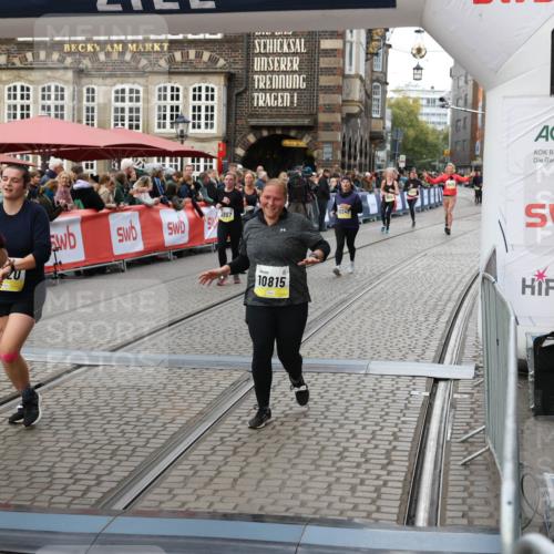 05.10.2025 - 20. swb-Marathon Bremen Yannick Fuchs http://msf.ph/oto/9246665 05.10.2025 11:12:06 Ziel 7007, 9420, 9726, 9867, 10815, 10839, 10849, 11215, 11563 meine-sportfotos.de