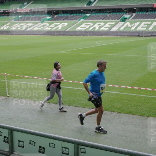 05.10.2025 - 20. swb-Marathon Bremen Michael Burmester http://msf.ph/oto/9246690 05.10.2025 10:38:08 Laufen im Stadion 7621, 7776, 8574, 9189, 9210, 9237, 9360, 9365, 9426, 9432, 9448, 9468, 9486, 9498, 9536, 9642, 9647, 9684, 9707, 9748, 9750, 9813, 9846, 9858, 9893, 9915, 9940, 10033, 10056, 10098, 10130, 10167, 10194, 10205, 10265, 10271, 10274, 10278, 10301, 10437, 10471, 10477, 10485, 10510, 10530, 10595, 10598, 10611, 10678, 10711, 10713, 10777, 10803, 10804, 10825, 10826, 10829, 10837, 10872, 10876, 10995, 11001, 11050, 11121, 11150, 11162, 11183, 11415, 9381, 9531 meine-sportfotos.de