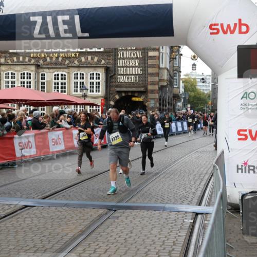05.10.2025 - 20. swb-Marathon Bremen Yannick Fuchs http://msf.ph/oto/9246692 05.10.2025 11:10:32 Ziel 8225, 8533, 9734, 9895, 10189, 10280, 10288, 10552, 11388 meine-sportfotos.de