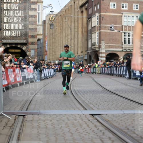 05.10.2025 - 20. swb-Marathon Bremen Yannick Fuchs http://msf.ph/oto/9246699 05.10.2025 10:43:00 Ziel 9524, 10624, 11640 meine-sportfotos.de