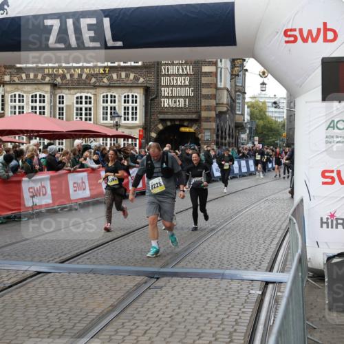 05.10.2025 - 20. swb-Marathon Bremen Yannick Fuchs http://msf.ph/oto/9246701 05.10.2025 11:10:32 Ziel 8225, 8533, 9734, 9895, 10189, 10280, 10288, 10552, 11388 meine-sportfotos.de