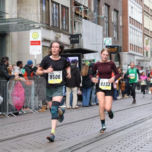 05.10.2025 - 20. swb-Marathon Bremen Strokosch-Dieckow http://msf.ph/oto/9246707 05.10.2025 10:51:29 Ziel 8333, 9004, 9259, 9268, 9506, 9683, 10380, 10436, 10581, 10625, 10716, 10817, 10918, 10968, 11080, 11136, 11325, 11361, 11394, 11484, 11689, 11696, 8333, 9004, 9259, 9268, 9506, 9683, 10380, 10436, 10581, 10625, 10716, 10817, 10918, 10968, 11080, 11136, 11325, 11361, 11394, 11484, 11689, 11696 meine-sportfotos.de