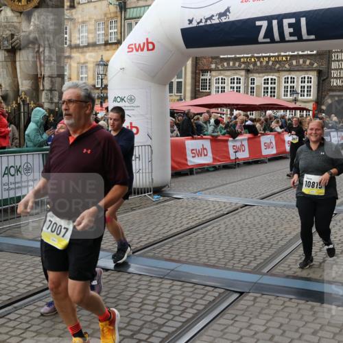 05.10.2025 - 20. swb-Marathon Bremen Yannick Fuchs http://msf.ph/oto/9246708 05.10.2025 11:12:07 Ziel 7007, 9420, 9726, 9867, 10815, 10839, 10849, 11215, 11563 meine-sportfotos.de