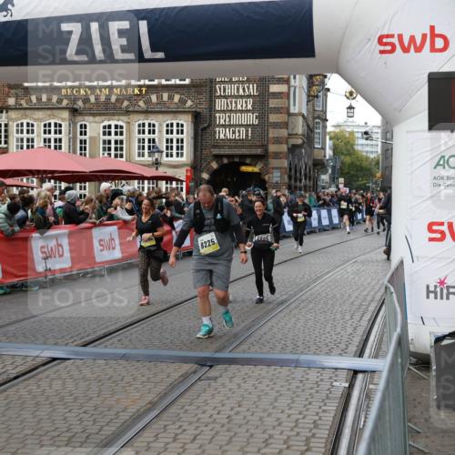 05.10.2025 - 20. swb-Marathon Bremen Yannick Fuchs http://msf.ph/oto/9246709 05.10.2025 11:10:32 Ziel 8225, 8533, 9734, 9895, 10189, 10280, 10288, 10552, 11388 meine-sportfotos.de
